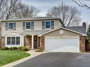 907 Dawes St, Libertyville, IL 60048