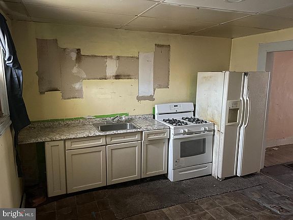 5th image of 2033 Robb St