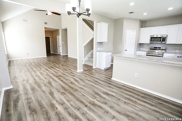 305 Maple Way — Photo 7