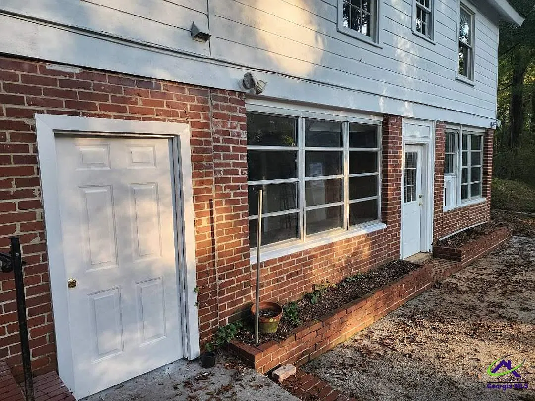 3 bed, 2.0 bath, 1761 sqft, $1,700 — Photo 2