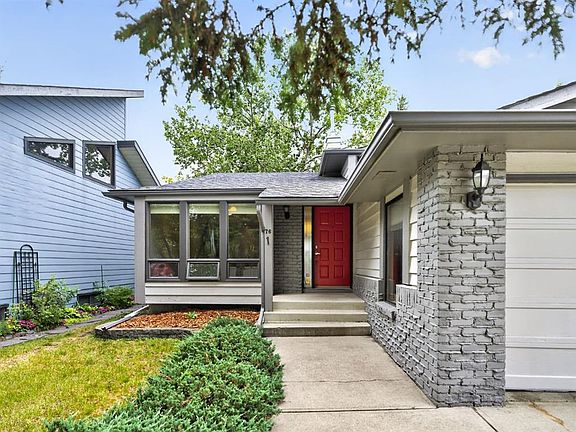 3rd image of 76 W Deermoss Cres SE