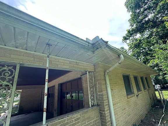 5th image of 402 S Anna St
