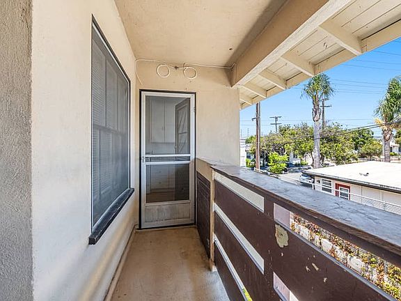 4th image of 2032 Delaware Ave #2100B