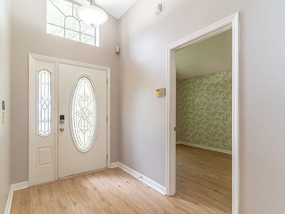 4th image of 102 Ivy Brook Ct