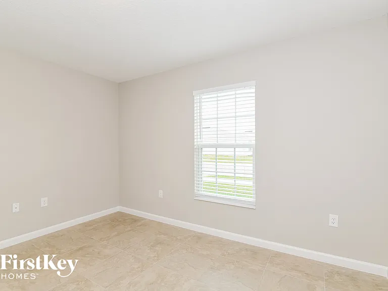 449 Earhart Dr — Photo 10