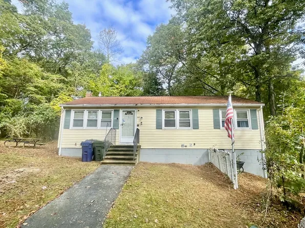 207 Donohue Rd, Dracut, MA 01826
