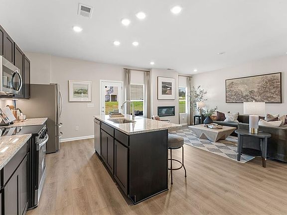5th image of 334 Wildflower Cir