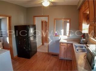 724 7th St SW, Cedar Rapids, IA 52404