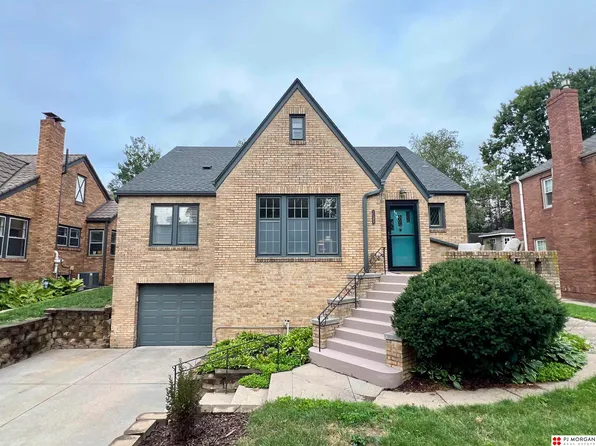 2528 Country Club Ave, Omaha, NE 68104