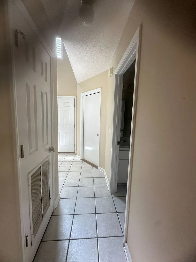 Briarwood West — Photo 4
