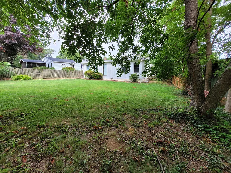 1043 Welsh Dr — Photo 6