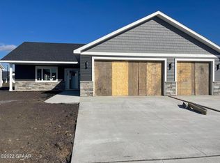 6152 Camellia Cir, Grand Forks, ND 58201