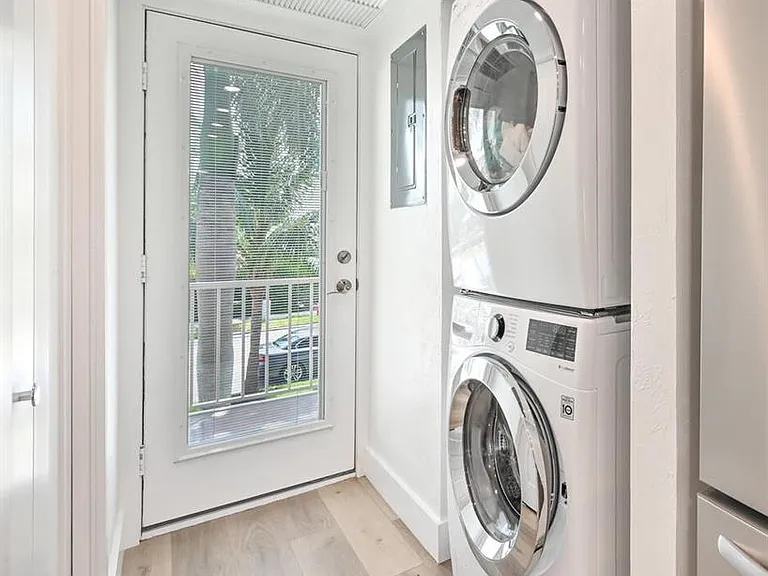 250 7th Ave S #202 — Photo 11