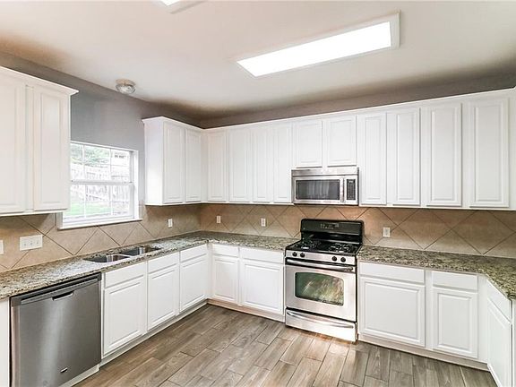 4th image of 2616 Lynnbrook Dr