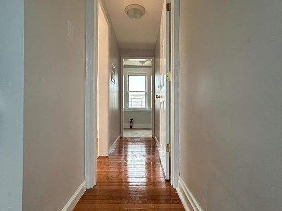 5th image of 163 Dewey St