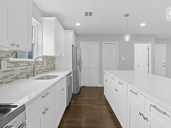 5th image of 48 Franklin St APT 2