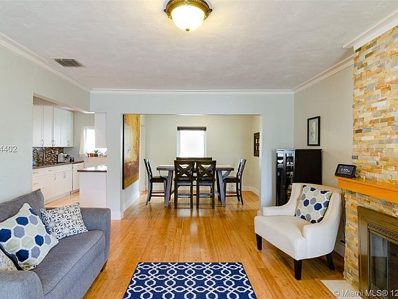 3rd image of 104 Boabadilla St