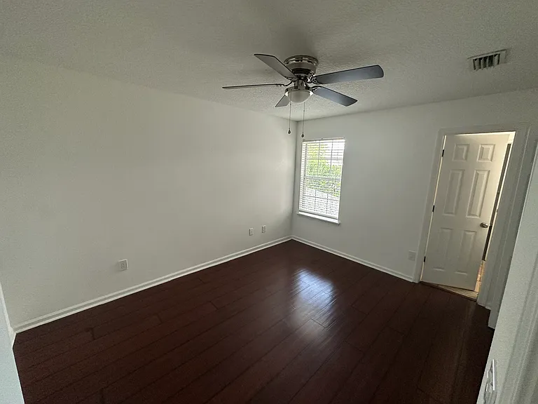 817 Southern Creek Dr — Photo 4