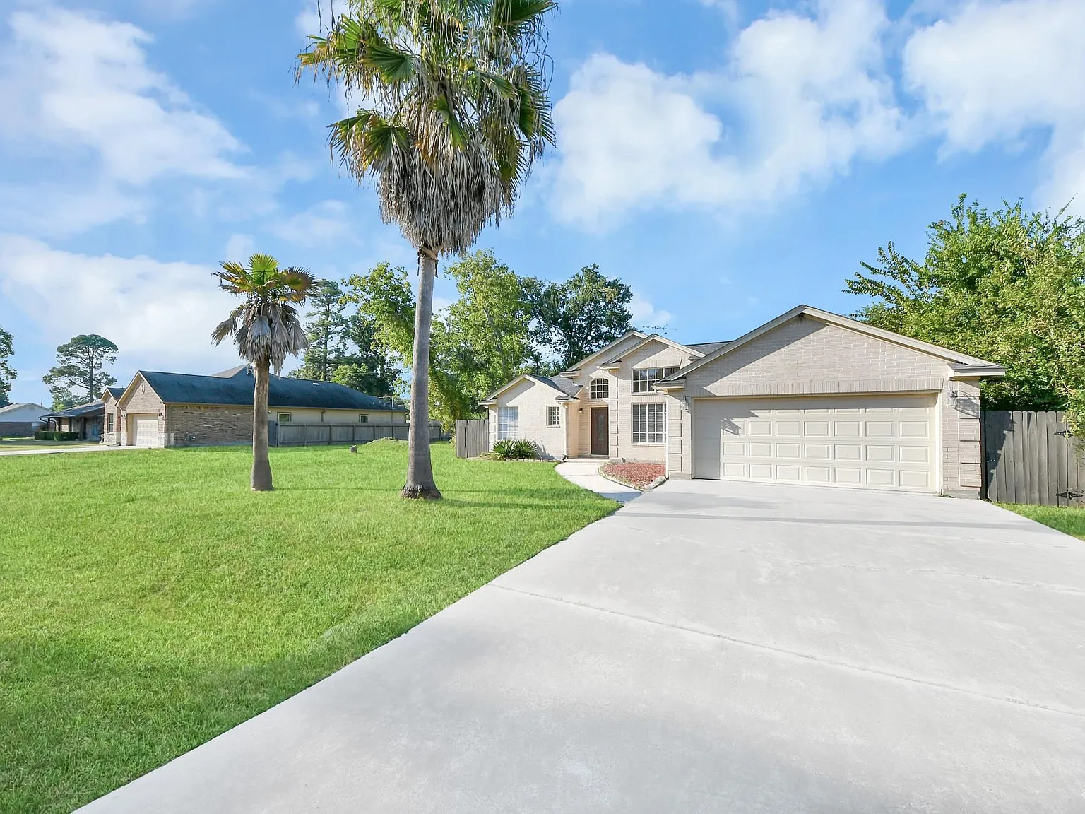 3 bed, 2.0 bath, 1774 sqft, $2,200 — Photo 4