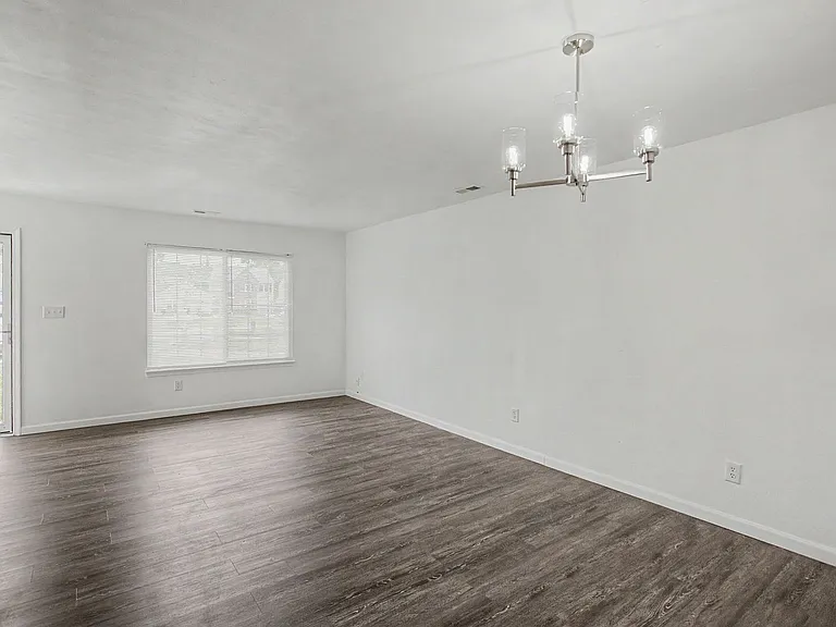 4327 Lacy Cove Ln — Photo 8