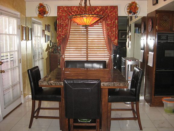 Dining
						:
						marble floor, mirrored wall