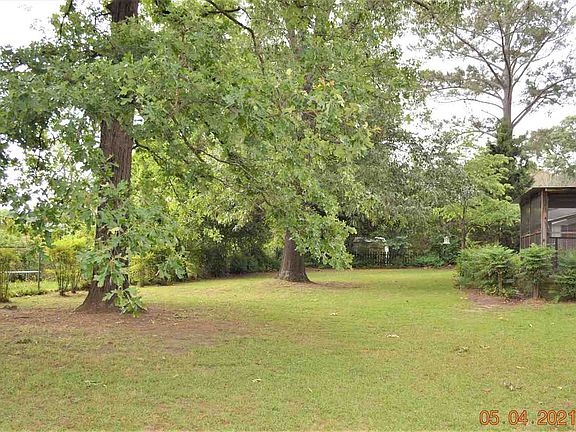 4th image of 328 Clairmont Dr