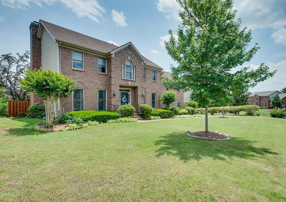 2nd image of 1069 Beech Tree Ln