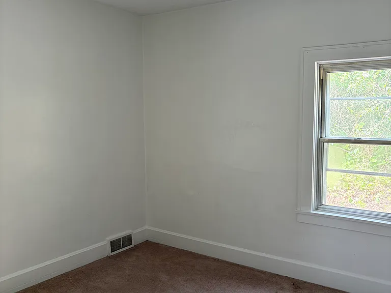 2719 Jefferson St — Photo 7