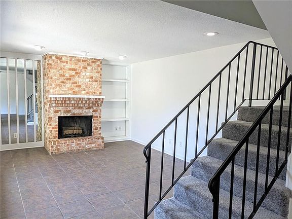 4th image of 850 Asheville Dr