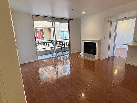 3rd image of 1215 N Sycamore Ave APT 207