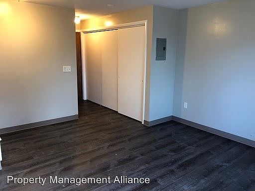 3rd image of 525 Oak St APT 7