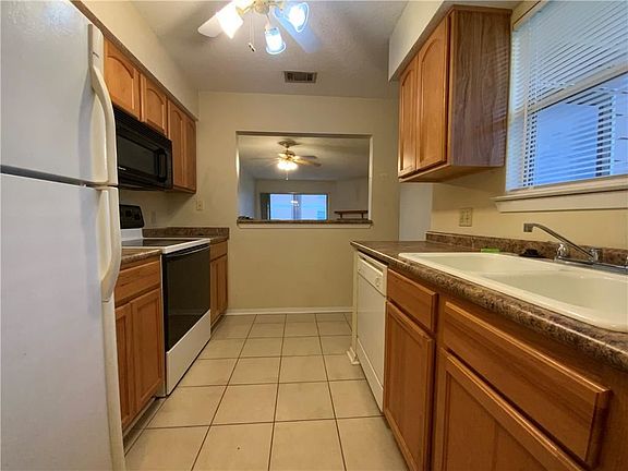 3rd image of 701 Fairfax Dr APT 206