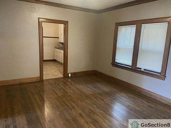 5th image of 922 S 6th St #1