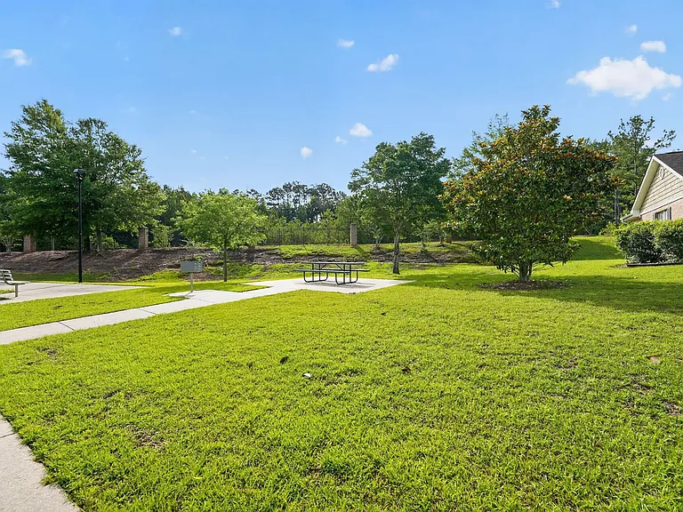 Country Club Cottages — Photo 17
