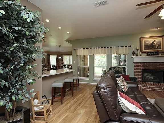 2nd image of 2204 Green Creek Dr
