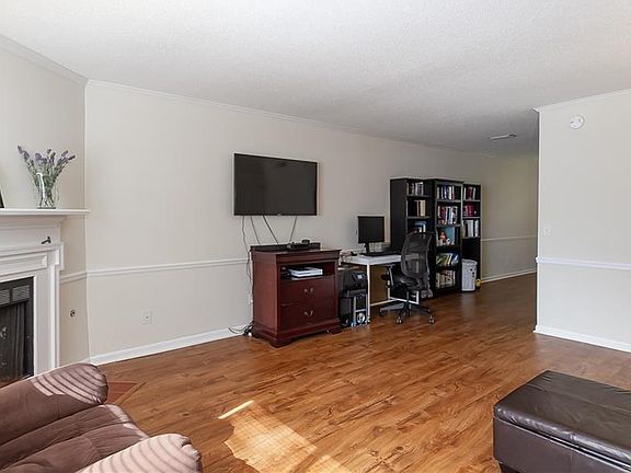 3rd image of 1026 Fairfax Dr