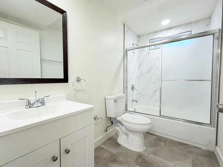 Brand New Luxury 4 & 5 Bed Units — Photo 5
