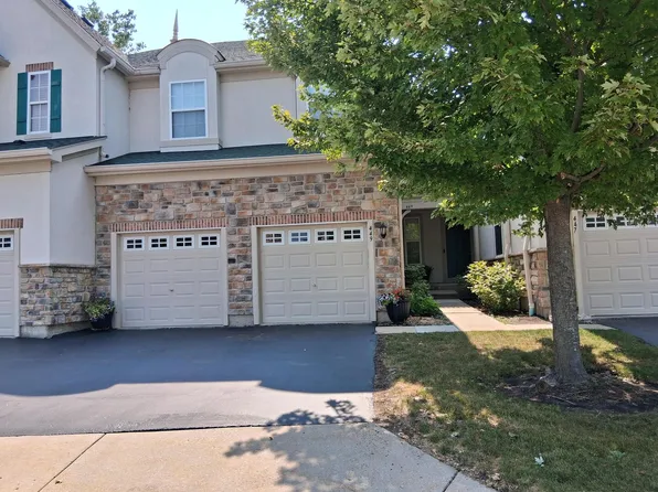 449 Bay Tree Cir, Vernon Hills, IL 60061