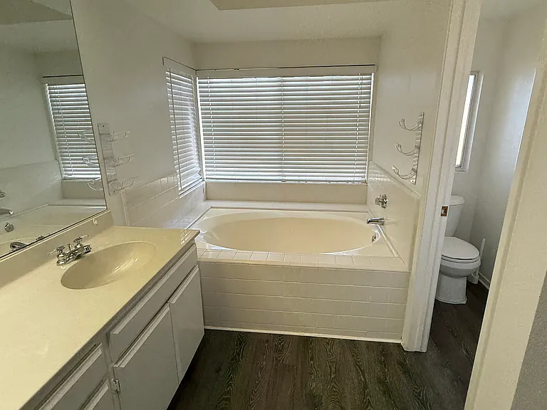529 Northbrook Dr — Photo 11