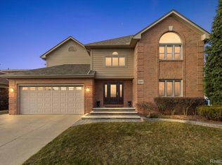 35809 Schmid Dr, New Baltimore, MI 48047