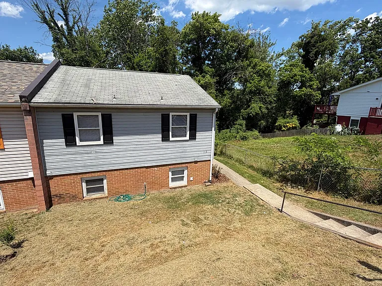 813 Ridge St — Photo 3
