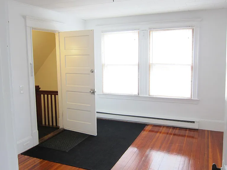 1/2 Hull Ave — Photo 3
