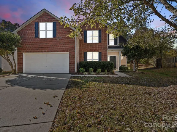 3910 Luthers Rock Ct, Charlotte, NC 28270