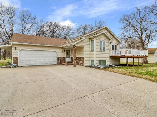 5917 Elm St N, Moorhead, MN 56560