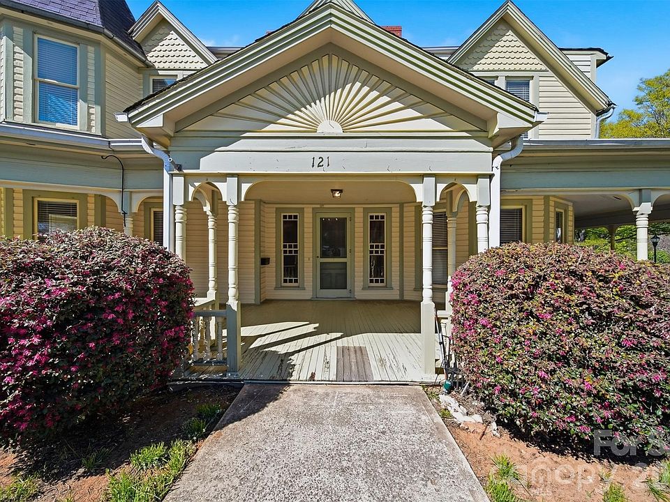 2nd image of 121 5th Ave NE