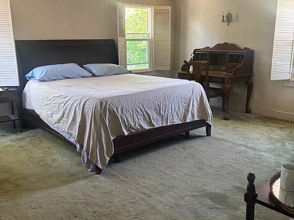 2nd image of 208 W Knoles Way