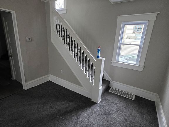 4th image of 405 Noah Ave