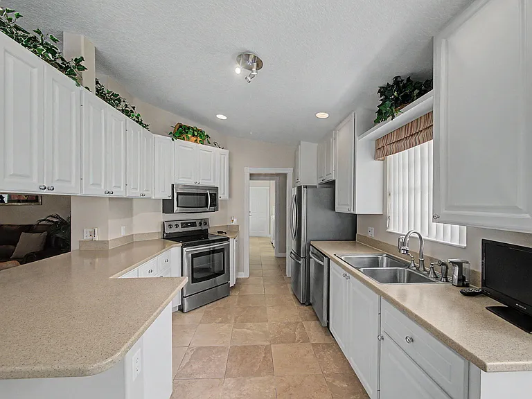 10617 SW Hartwick Dr — Photo 8