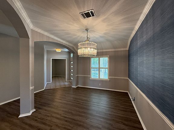 5th image of 1719 Warwick Way
