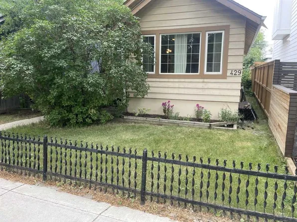 429 E 10th St NE, Calgary, AB T2E 4M2